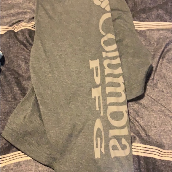 XL long sleeved Columbia shirt - Picture 3 of 3